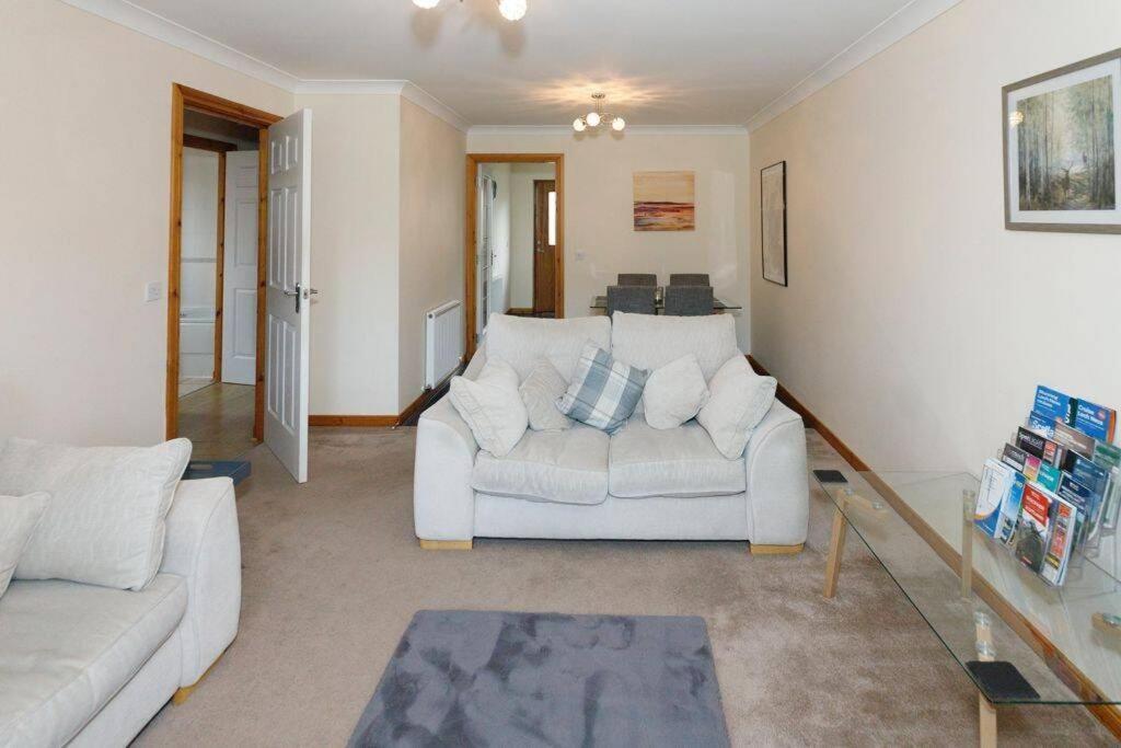 Modern 2 Bedroom Semi Detached House With Own Private Driveway Inverness Zewnętrze zdjęcie